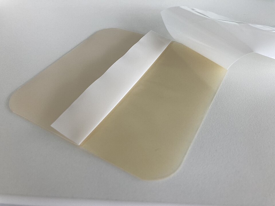 Hydrokolloidverband zur feuchten Wundbehandlung